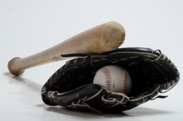 高校野球はなぜ木製でなく金属バットを使うのか?理由や規定を紹介します